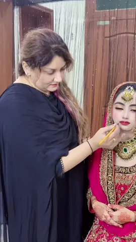 Signature makeup 💄 #lizabeautysaloon #fyfyfyfyfyfyfyfyfyfyfyfyfyfyfy #trendingvideo #signaturemakeup #beautifulbridal #trendingvideostiktok #foryoupageofficiall #fypシ゚viral🖤tiktok 