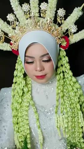 Makeup by @Nadya | MUA Probolinggo   Pengantin Madura lilin  #maduralilinmodifikasi #muaprobolinggo #muaprobolinggo #muaprobolinggo 