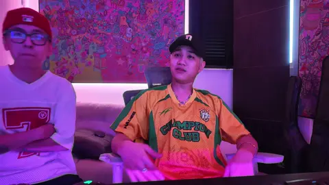 Cho em @CAPTAIN BOY nghe thử Album O_O xem nói gì đây 🥶 