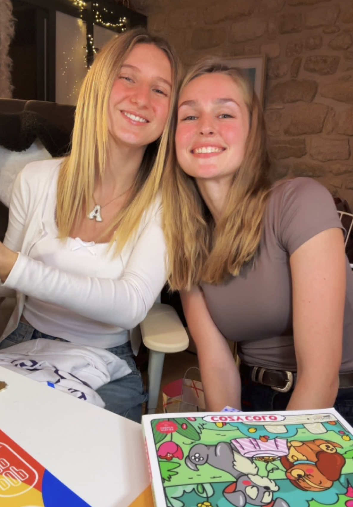 🛍️ Ouverture des cadeaux reçus à la soirée du pop up art-thérapie @Hachette Heroes  💜 Toujours avec @Line 🌸  ✨ On a été bien gâtées  #coloriagemysteredisney #colorbynumber #acrylicpainting #unboxingvideo #disney 