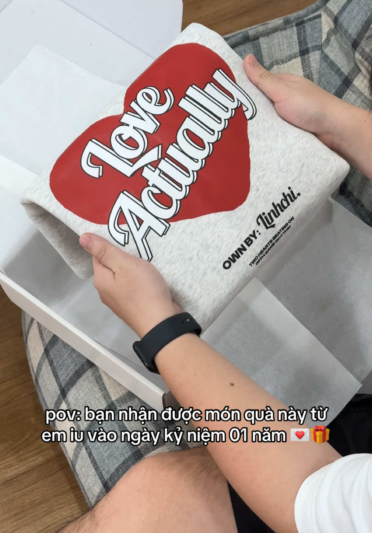 Con trai cũng thích được nhận quà bất ngờ từ người iu mà ♥️ #xuhuong #chubbiestudios #aointheoyeucau #quatangbangai #quatangnguoiyeu 