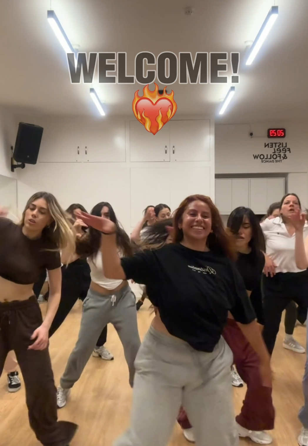 LONDON!! REGAETÓN CLASSES Every Wednesday 7:30 at @DanceworksLondon All levels welcome ❤️🫶🏻 we go through every step. Come have fun and add a big smile to your day !! #london #londonlife #londontiktok #londonhotspots #reggaeton 