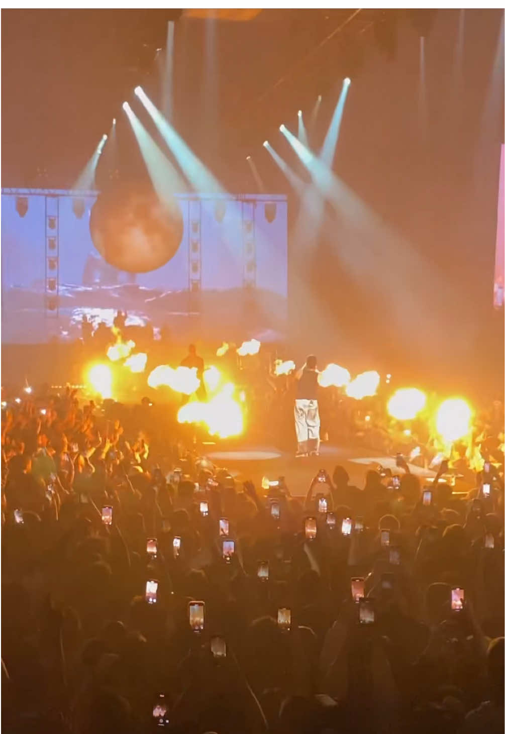 İnsanlık dışı performans @Motive #exorcist #eclipse #motivekonser #motive2m #volkswagenarena 
