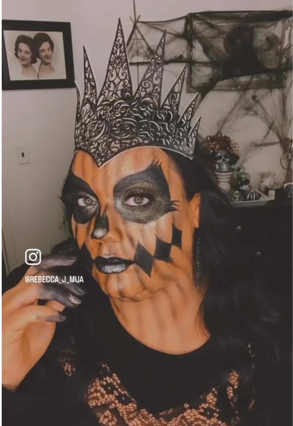 Pumpkin Queen 🎃 #halloweenlook #halloweenmakeup #pumpkinmakeup #mehron #mehronmakeup 