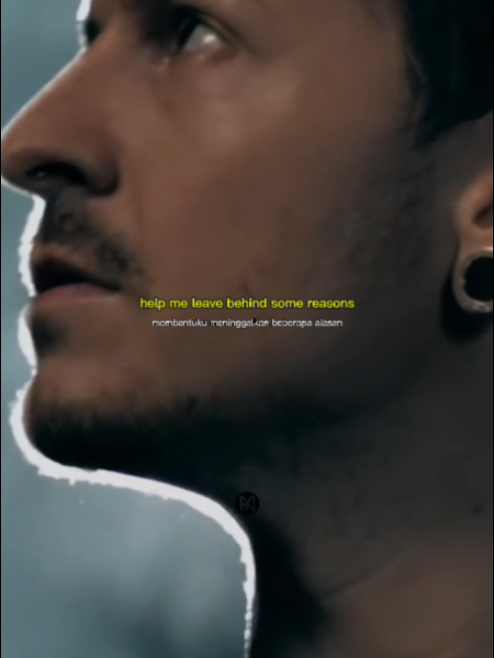 [Lonkin Park - Leave Out All The Rest] Lagu Leave Out All the Rest dari Linkin Park kerap dipahami sebagai refleksi mendalam tentang kematian, warisan pribadi, dan bagaimana seseorang ingin dikenang. Lirik seperti “When my time comes, forget the wrong that I’ve done / Help me leave behind some reasons to be missed” memberi kesan bahwa penyanyi sedang berbicara kepada orang-orang yang ia tinggalkan, berharap dikenang bukan karena kesalahannya, melainkan kebaikan yang pernah ia berikan. Namun, makna lagu ini sebenarnya tidak terbatas pada kematian literal. Ia juga dapat dibaca sebagai renungan eksistensial: seseorang yang berjuang dengan rasa bersalah, trauma, atau masa lalu kelam, dan ingin meninggalkan sisi buruknya demi membangun citra baru yang lebih baik. Beberapa baris lirik bahkan lebih selaras dengan gagasan rekonsiliasi dan transformasi diri ketimbang pesan perpisahan final. Setelah kematian Chester Bennington pada 2017, banyak orang memaknai lagu ini ulang sebagai semacam pesan terakhir, tetapi itu adalah tafsir retrospektif—bukan niat eksplisit saat lagu ditulis. Karena itu, penting untuk tidak mereduksi makna lagu hanya menjadi kisah tragis satu orang, melainkan melihatnya sebagai cermin kegelisahan manusia secara universal: tentang kefanaan, penyesalan, dan harapan untuk meninggalkan jejak yang berarti dalam hidup orang lain. #linkinpark #leaveoutalltherest #chesterbennington #music #musicvideosnotes 
