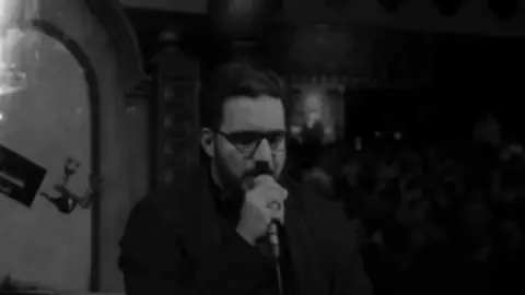 مو أنه ياحزن لا تحرك الچفن 😔🤍. #سيد_سلام_الحسيني #الامام_الحسين_عليه_السلام #السيدة_رقية_عليها_السلام #explore #اللهم_عجل_لوليك_الفرج 