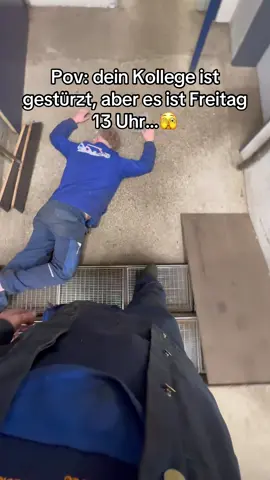 Prioritäten setzen…😂 #spaß #baumaschinen #freitag #wochenende #azubi 