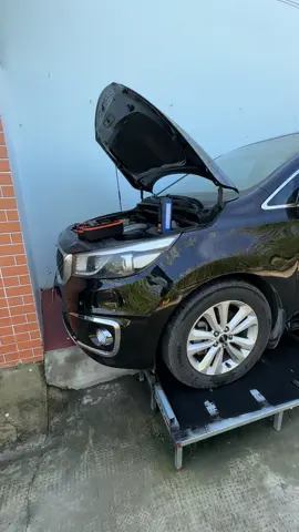 Bơm lốp kèm kích bình cho ô tô quá tiện lợi