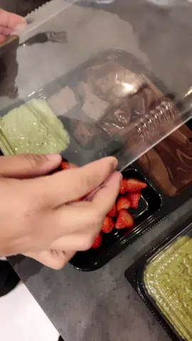 Brownie Strawberry Dubai Mix🍓