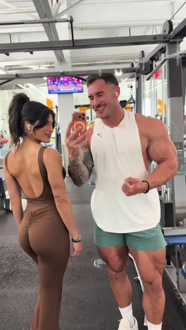 My latest back workout, showing what a good structure, discipline and consistency can do 💪🏼🔥 @Brady Barnes | IFBB PRO  #fitcouple #upperbodyworkouts #goals #Fitness 