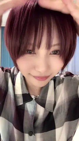 人生で初めて髪を刈り上げた。お揃いだね？みんな？