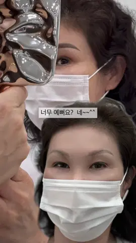 반영구 창업 성공 하려면 꼭 체크하세요! 고객님께서는 기존 눈썹 문신이 너무 날카로워 보여 항상 속상하셨다고 해요. 눈썹 하나로 이미지가 강해 보이고, 화난 것 같아 보여 늘 신경 쓰였던 거죠. 하지만 📌 퍼스널 미리 보기 디자인을 통해 고객님 얼굴과 원하는 분위기에 맞춘 디자인을 먼저 보여드렸습니다. 직접 눈으로 확인하니 고객님 만족도가 높아졌고, 시술은 더욱 기분 좋게 진행될 수 있었어요. 결과는 대성공 “금손이다”라는 칭찬과 함께 몇 번이고 “감사하다”는 말씀을 해 주셨습니다. 이유는 단 하나, 📌 고객 맞춤형 디자인을 제대로 표현했기 때문입니다. 고객이 원하는 걸 정확히 반영하는 것이 반영구 창업 성공의 핵심이에요. 📌 반영구 창업을 앞두신다면, 혹은 고객 만족에 어려움을 겪고 계신다면 꼭 체크해 보세요! 👩🏻‍🎓디자인은 고객에게 맞춰야 합니다. 👩🏻‍🎓시술은 유지력과 깔끔함이 오래가야 합니다. 이 두 가지가 고객 만족을 만드는 핵심 포인트입니다. 청주 반영구학원 미다스뷰티는 눈썹 문신 잘하는 곳으로, 퍼스널 스트록을 포함한 차별화된 기술을 교육하고 있습니다. 반영구 눈썹 시술과 더불어 반영구 학원 창업까지 준비하신다면 확실한 차이를 경험하실 수 있습니다. 📌 수강 및 예약 문의는 프로필 상단 링크 클릭! #반영구창업 #반영구학원 #눈썹문신잘하는곳 #반영구눈썹 #청주반영구학원 