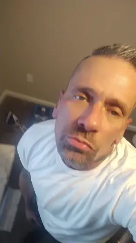 Me without the stuck frame effects 💯🚶‍♂️🏚️