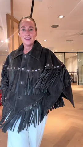 Dit willen jullie niet missen vanaf morgen is de collectie van lorena saravia te koop bij de H&M en hij is te gek! Franjes all over the place #fyp #styleinspo #famkestyles #hm #OOTD @