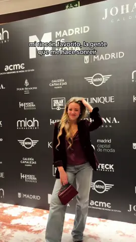 rodéate de gente que te. hace felizzz 😋 ig:anitarqp 