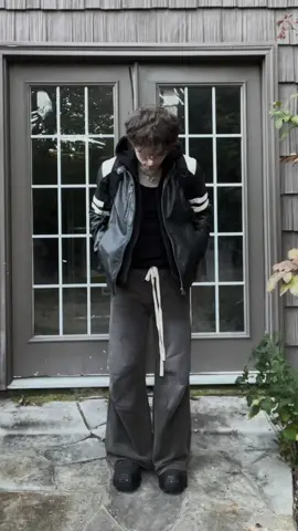 Getting used to not using low exposure…pants from @ASTROPHE 🖤🙏🏻