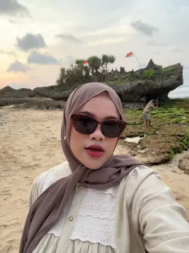 MAU KE PANTAI LAGIIIIIII
