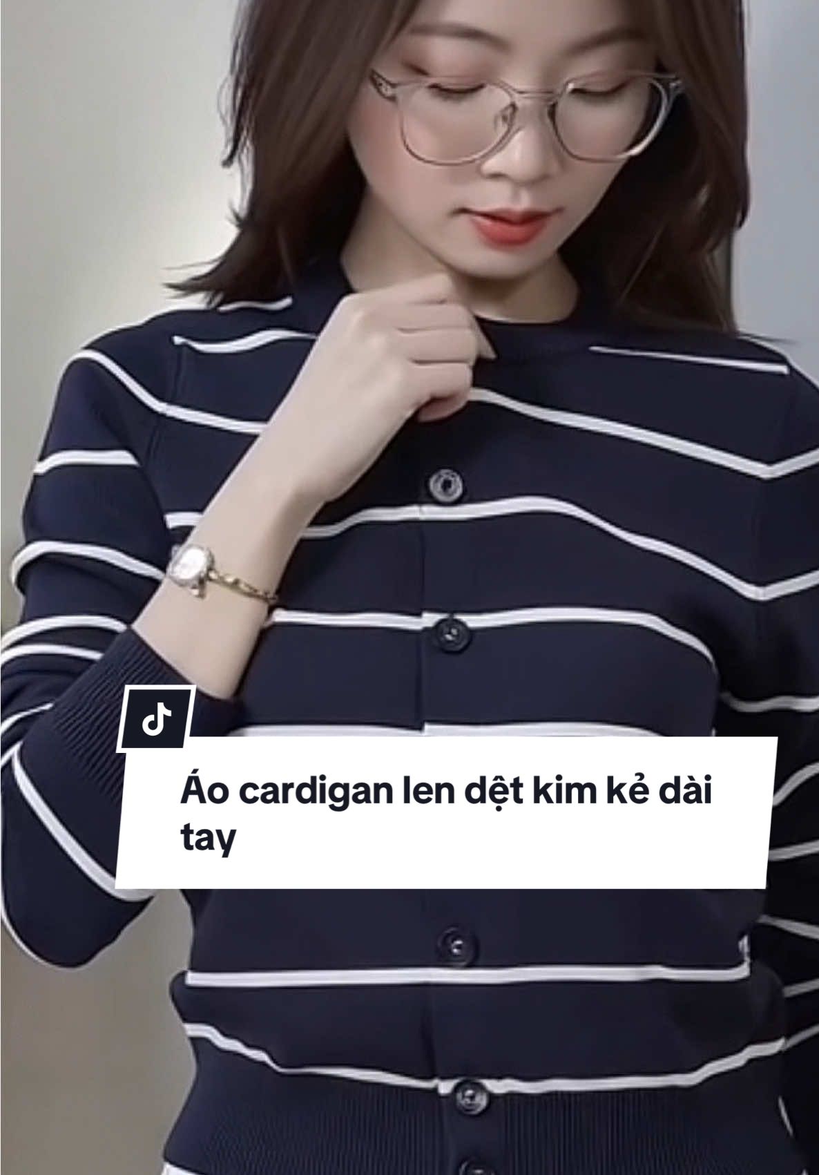 Áo cardigan len dệt kim kẻ dài tay #aocardigan #len #detkim #thoitrangnu #xuhuong 