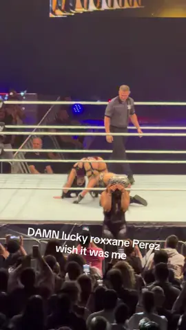 #stephanievaquer #roxxaneperezwwe #wwemelbourne 