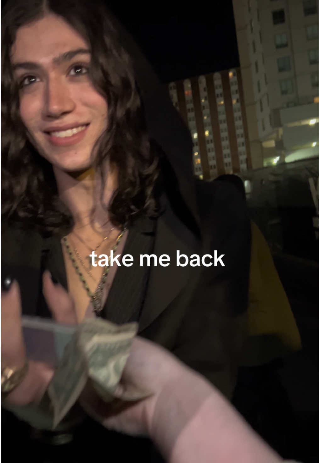 rommulas signing my ipod for the second time :3 he also took the necklace my sister wanted to give him, so sick #rommulas #2hollis #thefillmore #maryland #fyp 