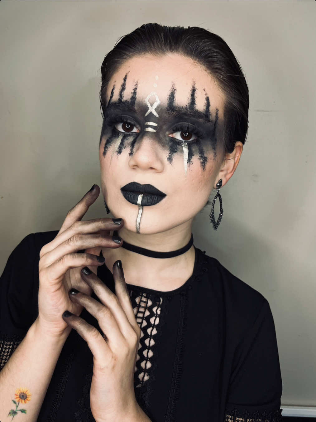 Witch makeup 🧙‍♀️🖤✨ #maquiagemhalloween #witchmakeup #makeupartist #halloweenmakeup #makeuptutorial 