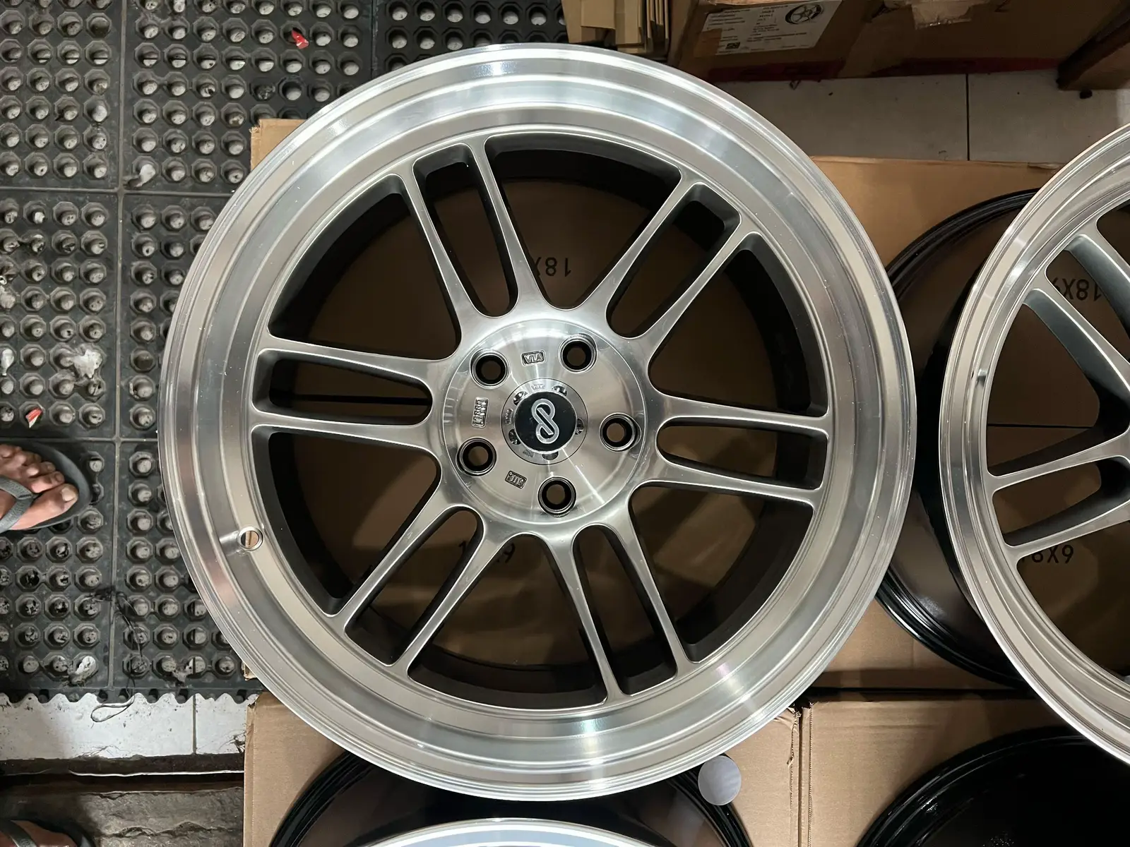 RPT by autospees L 9 ET 22 spek REBORN /ZENIX  Warna silver lips polish😍🤩 kondisi bagus siap pakai Info lebih lanjut bisa dm gais🙏🏻☝🏻 #rpt1 #velg #r18 
