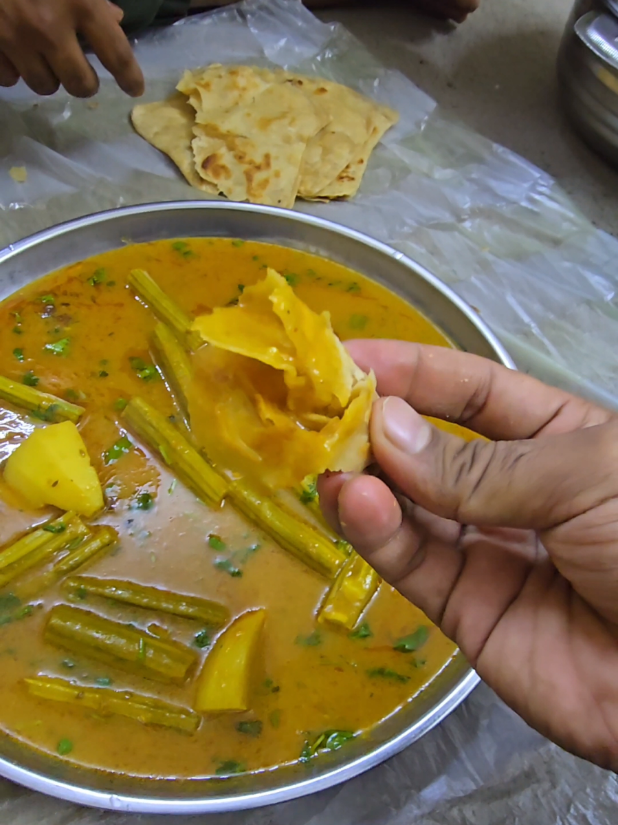 QUICK N EASY SAHJAN KI FALI (MORINGA) kuwait bachelors style 👌 #indiansinkuwait #rajasthaniboyinkuwait #kuwait #moringa #fyp 