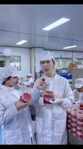 @JChingCEOសំឡីផ្កា🌸 បើប្រាប់ថាច្បាស់ហើយ ចូលស្អែក សប្បាយចិត្តអត់​ អ្នកលក់នេះអរចង់ហោះហេីយ​ លេផ្កាកំប៉ុងតូច😘🌸