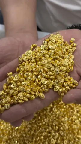 Năm nay chắc chắn phát tài nếu có thỏi vàng mini này trên bàn thần tài #thoivang #phongthuy #giadungbaovy #thoivangphongthuy #thoivangmini 