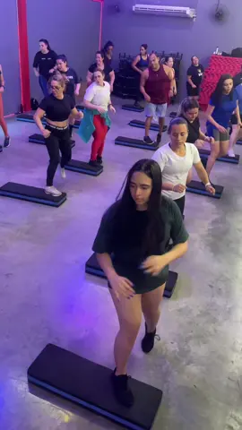 Mais uma de STEP 💪🏽😃🔥🔥🔥🔥 . . . #step #stepworkout #Fitness #fitnessmotivation #foryou 
