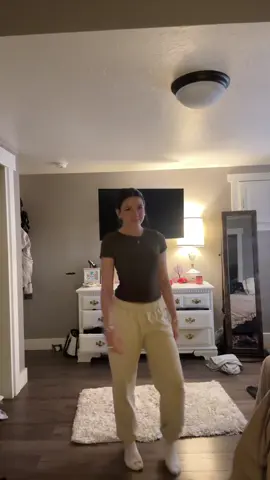 WE HIT 10K OMG ILY ALL #trendingdance #tiktokdance #easydances #1persondance #newdances 