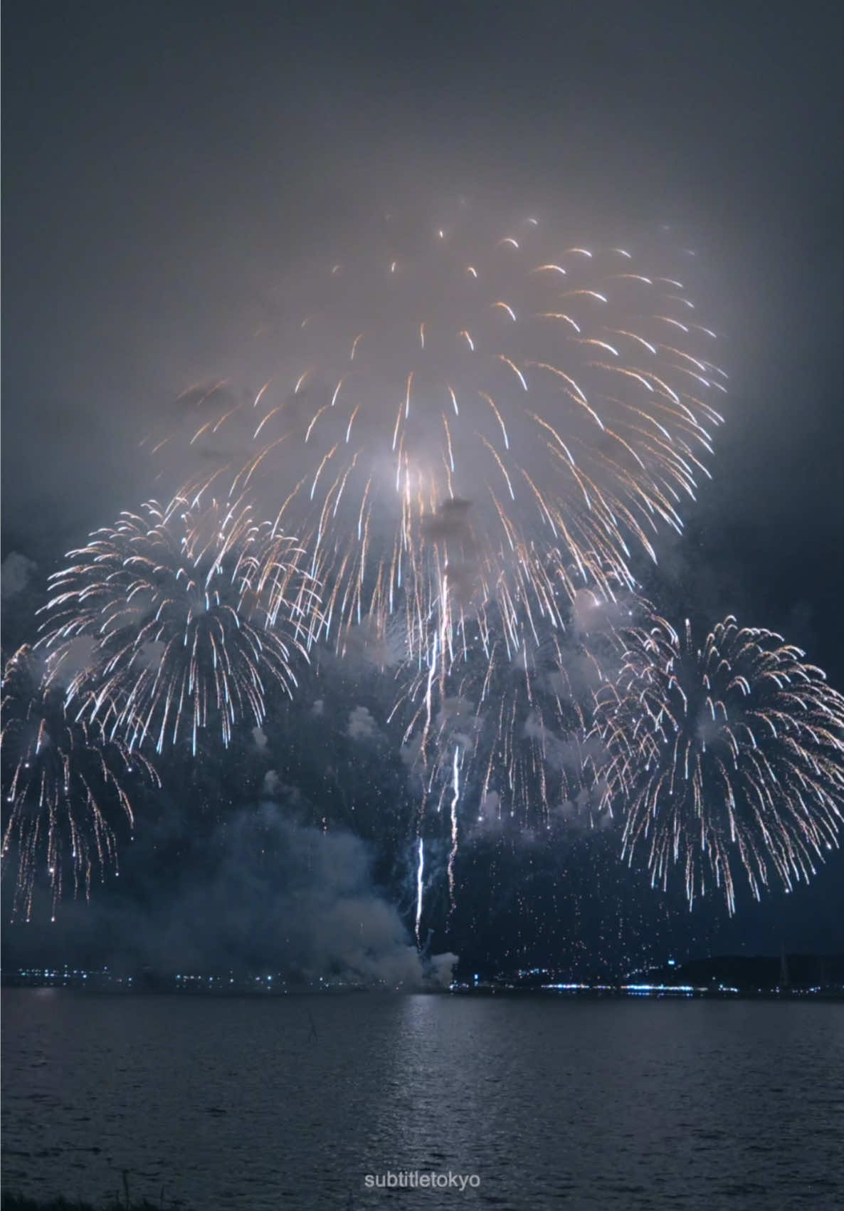 第45回鹿嶋市花火大会🎇 初めての鹿嶋の花火☺️ あいにくの天気でしたが 目玉の大玉108連発は本当にすごかったです☺️  #kashimafireworks #카시마불꽃축제 #鹿嶋市花火大会 #鹿嶋花火大会 #fireworks          