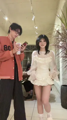 có cốc trà sữa mà mặt quạo, váy xinh  @Amelie Official 