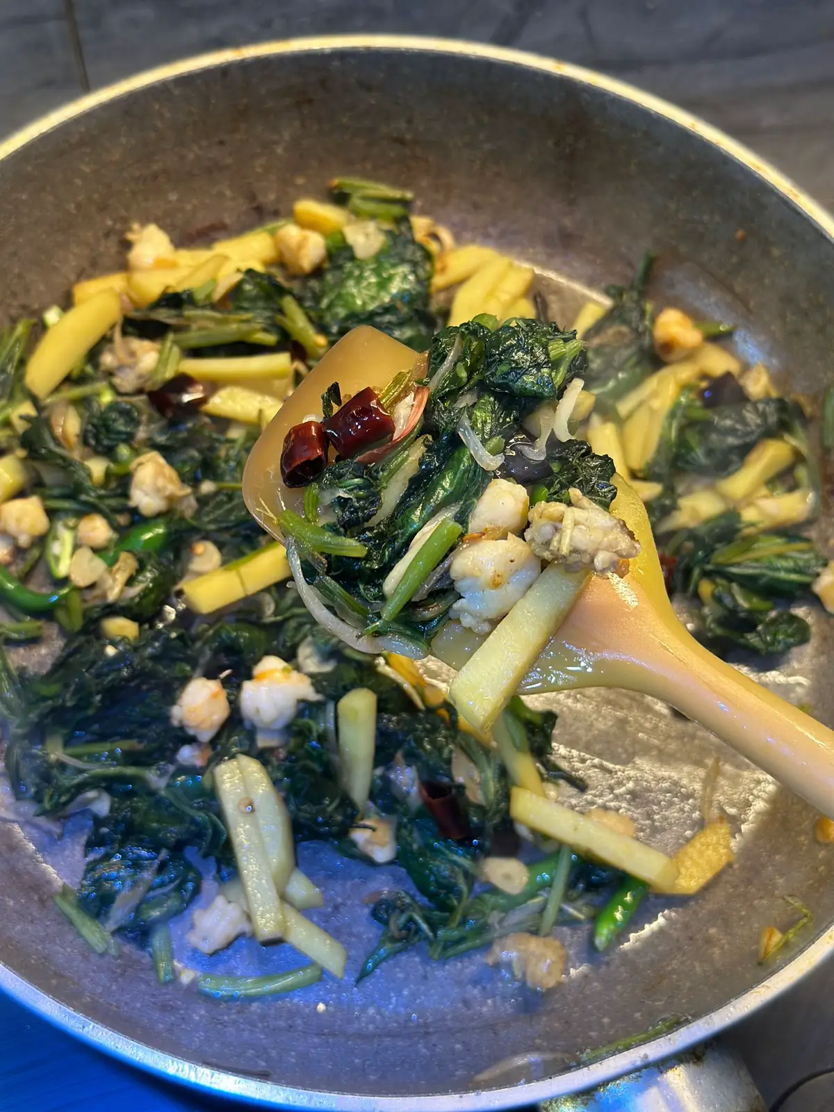 When Lau Shak turns into a family favorite 🥰 Step by step, Bengali-style! 🍃 #LauShak #fyppppppppppppppppppppppp #viralpost #trendingnow #tiktokforyou              