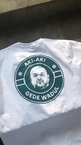 Salah satu T-Shirt football edition dari kita nih, kenalan dong sama si aki2 gede wadul, siapakah dia?.  #bajucasual #checksoonr #tshirt #screenprinting #kaosdistro 