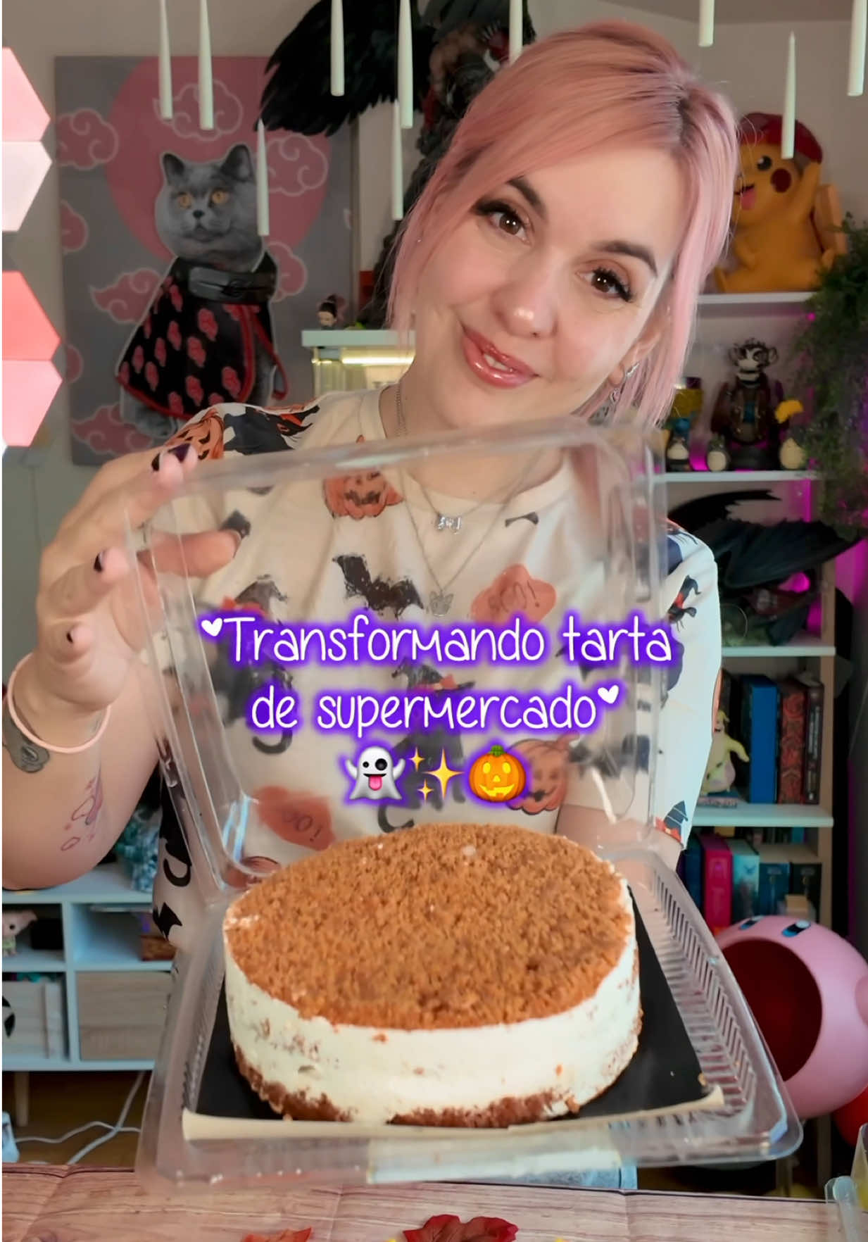 👻 Transformando tartas de supermercado: versión Halloween 😍 ➖ He usado buttercream suizo para la cobertura  ➖ fondant para la “sábana” del fantasma ➖ marshmallow para el interior   #tiktokespaña #cocinaentiktok #halloween 