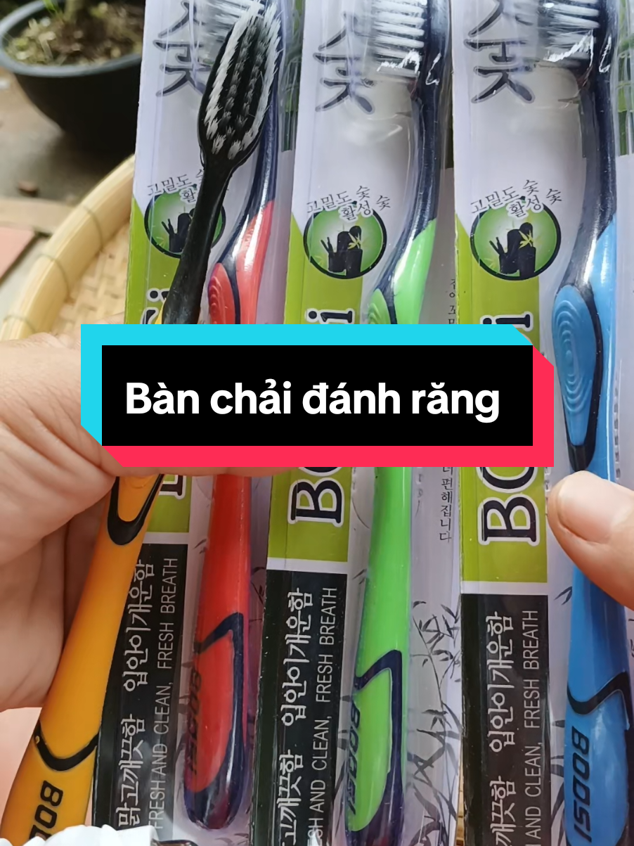 Compo 10 chiếc bàn chải đánh răng than tre mềm mại cấu trúc lông bàn chải 2 tầng giúp làm sạch răng miệng hiệu quả giá 30 ngàn #banchaithantre #banchaidanhrang #xuhuongtiktok #xuhuong #nhungtaphoa 