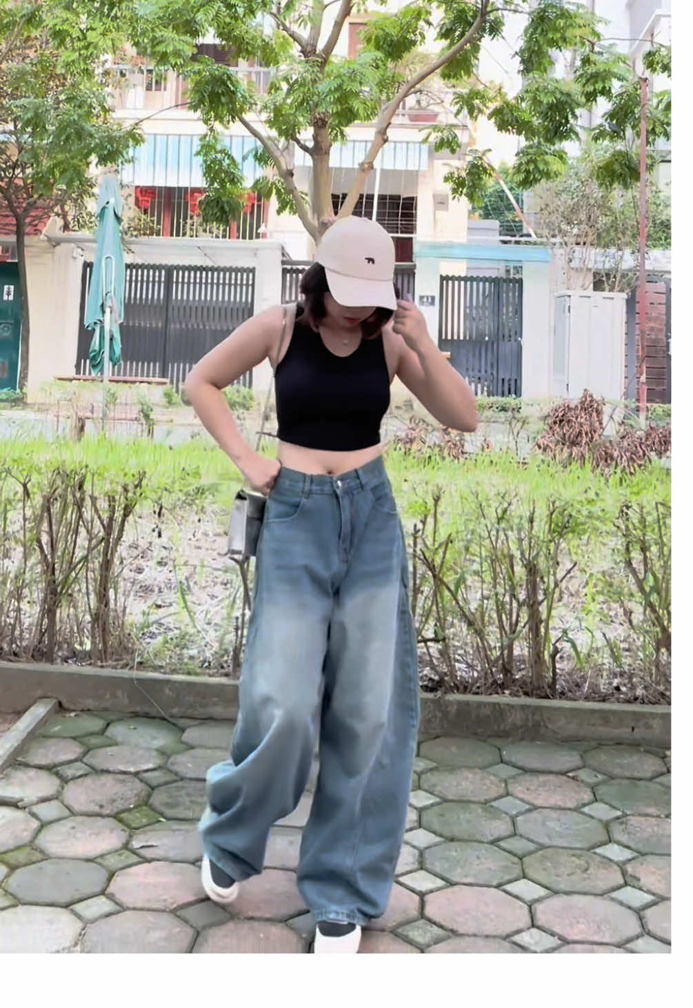 Nay đi dạo phố nèe 😎 #outfitconphuong #phoidoxinh #jeans #fyp #viral 