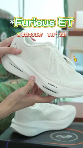 Furious ET! Pelari malam, sol getah penuhnya cengkeram baik—selamat di jalan redup selepas kerja, tiada gelincir 🌙～🛡️👟#DailyRoutine #halfmarathontraining #whiteshoes #361degrees