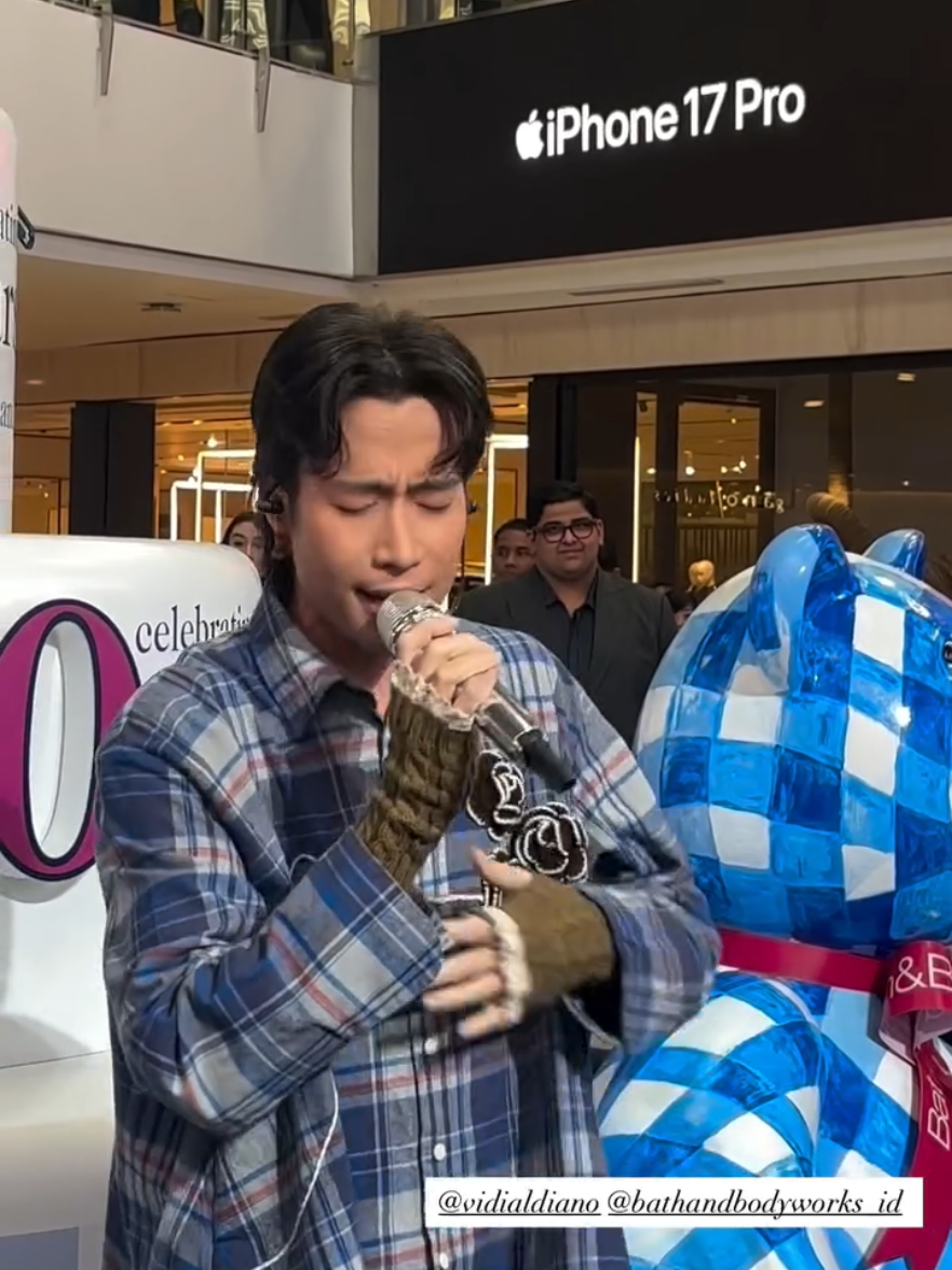 [15/10/2025] Vidi - Status Palsu at Grand Indonesia #vidi #vidialdiano #fyp #penyanyi 