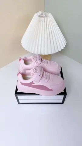 Gợi ý, mẫu giày thể thao cho bé đi học #giaybegai #giaybetrai #giaychobe #giaythethaochobe #daushop132 