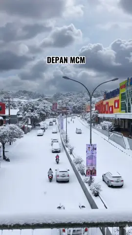 Ambon diguyur salju #tiktokambon #fyp #ambonviral #natal2025 #videoai 