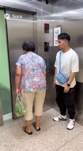 Unique Singaporean Gift #SGHumour #AuntieChronicles #OnlyInSG #SingaporeHumour #RelatableSG 