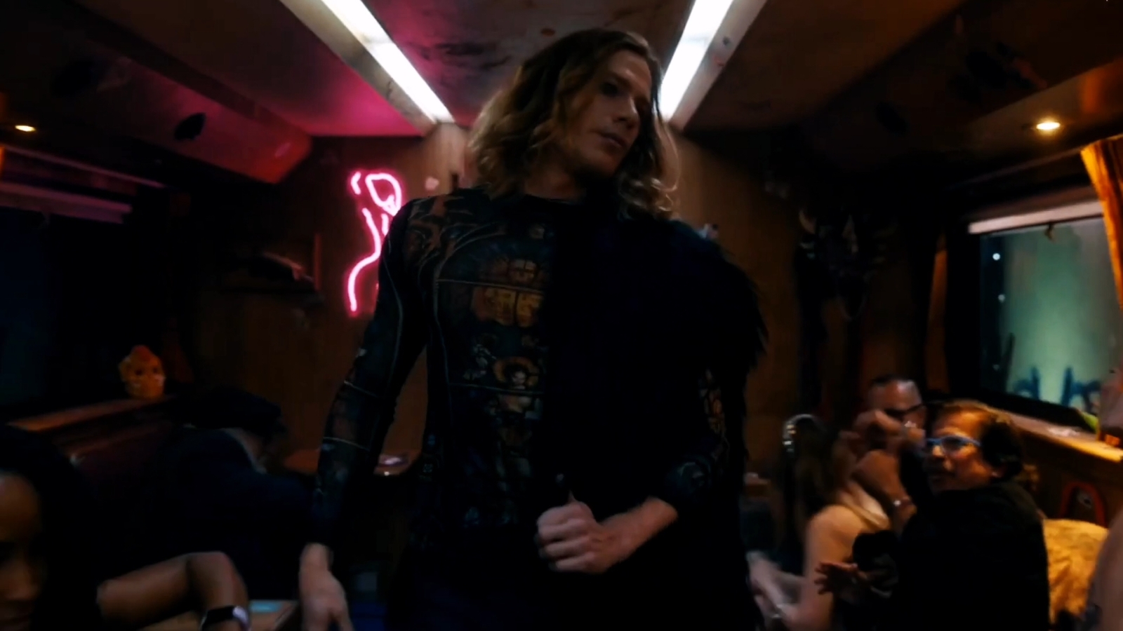 that one second clip of him jumping on the stage is so funny to me like okay girl  #thevampirelestat #interviewwiththevampire #iwtv #iwtvedit #lestatdelioncourt #lestat #samreid #fyp 