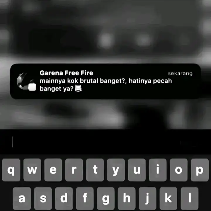 Berikut adalah resep dan cara membuat nastar:ㅤBahan-bahan 250 gram tepung terigu 100 gram gula halus 1/2 sendok teh garam 1/4 sendok teh baking powder 1/2 sendok makan mentega 1 butir telur Selai nanas (resep di bawah) Selai Nanas 200 gram nanas yang telah diparut 100 gram gula pasir 1/4 sendok teh garam 1 sendok makan airCara Membuat 1. Membuat selai nanas: Campurkan nanas yang telah diparut, gula pasir, garam, dan air dalam sebuah panci. Masak dengan api kecil hingga gula larut dan selai nanas mengental. 2. Membuat adonan: Campurkan tepung terigu, gula halus, garam, dan baking powder dalam sebuah mangkuk. Tambahkan mentega dan telur, lalu aduk hingga adonan menjadi elastis. 3. Membentuk adonan: Ambil sedikit adonan dan pipihkan. Beri selai nanas di tengah adonan, lalu lipat dan bentuk menjadi bulatan. 4. Menghias: Olesi permukaan nastar dengan telur yang telah dikocok, lalu taburi dengan wijen atau keju parut. 5. Membakar: Panggang nastar dalam oven yang telah dipanaskan pada suhu 180°C selama 20-25 menit, atau hingga nastar berwarna keemasan. TipsPastikan adonan tidak terlalu keras atau terlalu lembek. Jangan lupa untuk menghias nastar dengan telur dan wijen atau keju parut sebelum memanggang. Nastar dapat disimpan dalam wadah tertutup selama beberapa hari. #foryoupage #rifzzxkw #elitecees🥴🤙 #epep #salamburik 