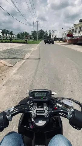 Slow 🤙🏻💃#beatstreet #motovlog #stylebm #platbm #ardittgank 
