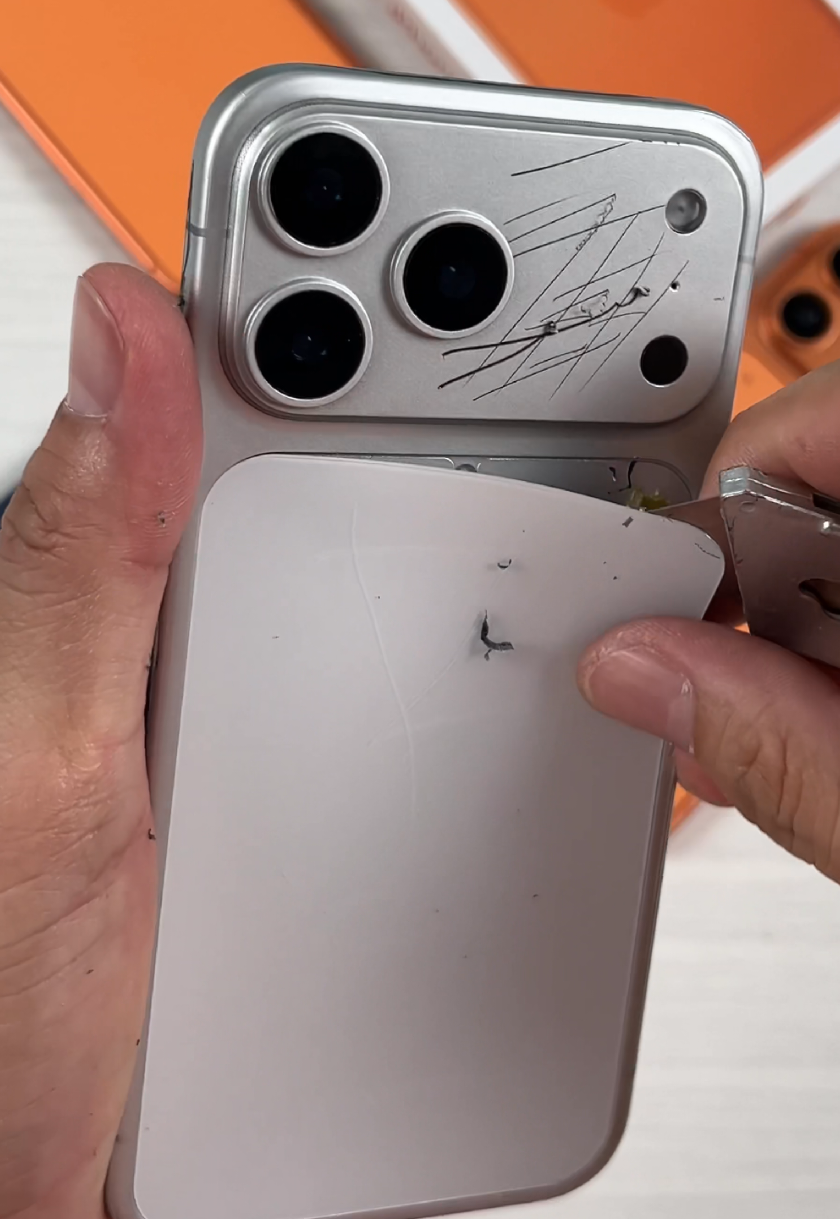 iPhone 17 Pro Max Fake  Scratch Test! #iphone17 #iphone17promax  #DIY  #satisfying  #craft 