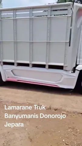 “Kalau di Jepara lamaran pakai mobil udah mainstream, bro… tapi di Banyumanis Donorojo, levelnya naik satu tingkat — lamarane pakai truk!  Bukan cuma cintanya yang besar, tapi juga kendaraan pengantarnya. Sekali jalan bisa bawa rombongan keluarga, seserahan, plus sound system sekalian!  😁  loc.  Banyumanis Donorojo Jepara  Video: bilqis #video #reel #bonus #fyp