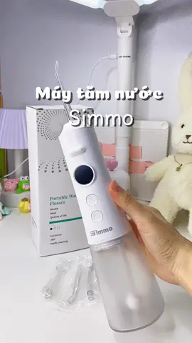 Răng sạch – hơi thở thơm mát mỗi ngày 💧 Máy tăm nước Simmo giúp làm sạch sâu kẽ răng, đánh bay mảng bám mà bàn chải thường bỏ sót 🦷✨ #maytamnuocSimmo #Simmo #chamsocrangmieng #rangtrangsach #tamnuocSimmo  