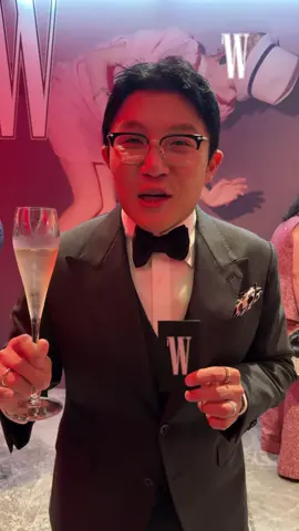 #Loveyourw2025 작년 이맘때 결혼을 앞두고 Love Your W 캠페인 파티에 참석한 조세호. 세호씨, 결혼하니 가장 좋은 게 뭔가요? @wkorea - #LoverYourW #유방암인식향상캠페인 #더블유 #wkorea